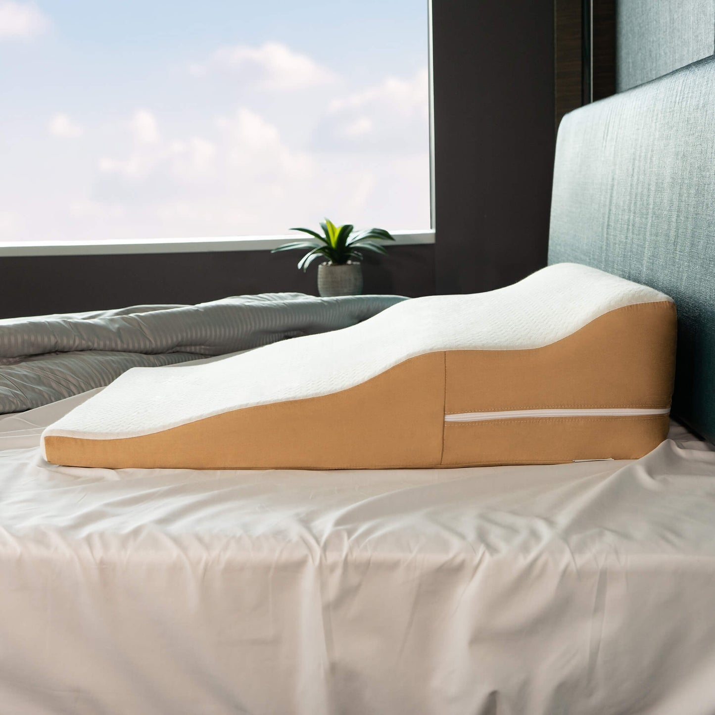 Avana Contoured Bed Wedge Support Pillow – 24 Inch #16879